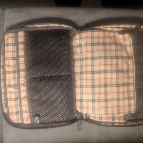 Levenger Brown Leather Travel Folio for Tablet and Accessories - Picture 8 of 8